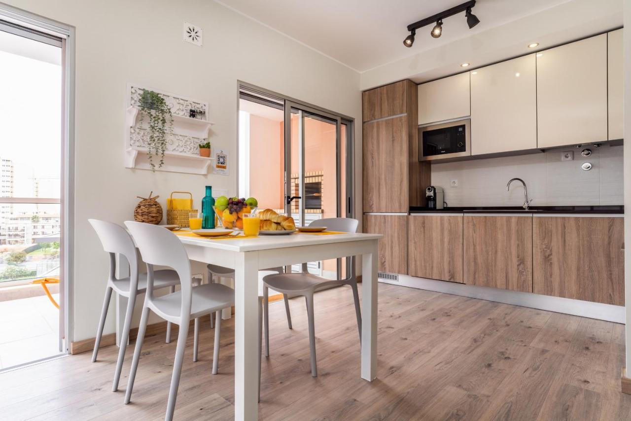 Sunny Brand New 2-Bedroom Apt - 500M From Praia Da Rocha With Ac And Pool! Портіман Екстер'єр фото